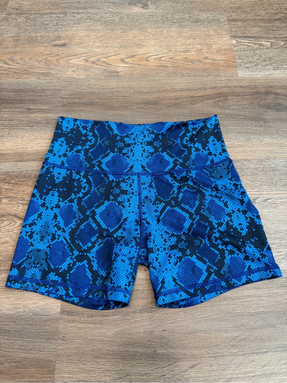 Lululemon Speed Up Shorts Size 6 Mini Ziggy Snake Blue RARE Print High Rise 4”